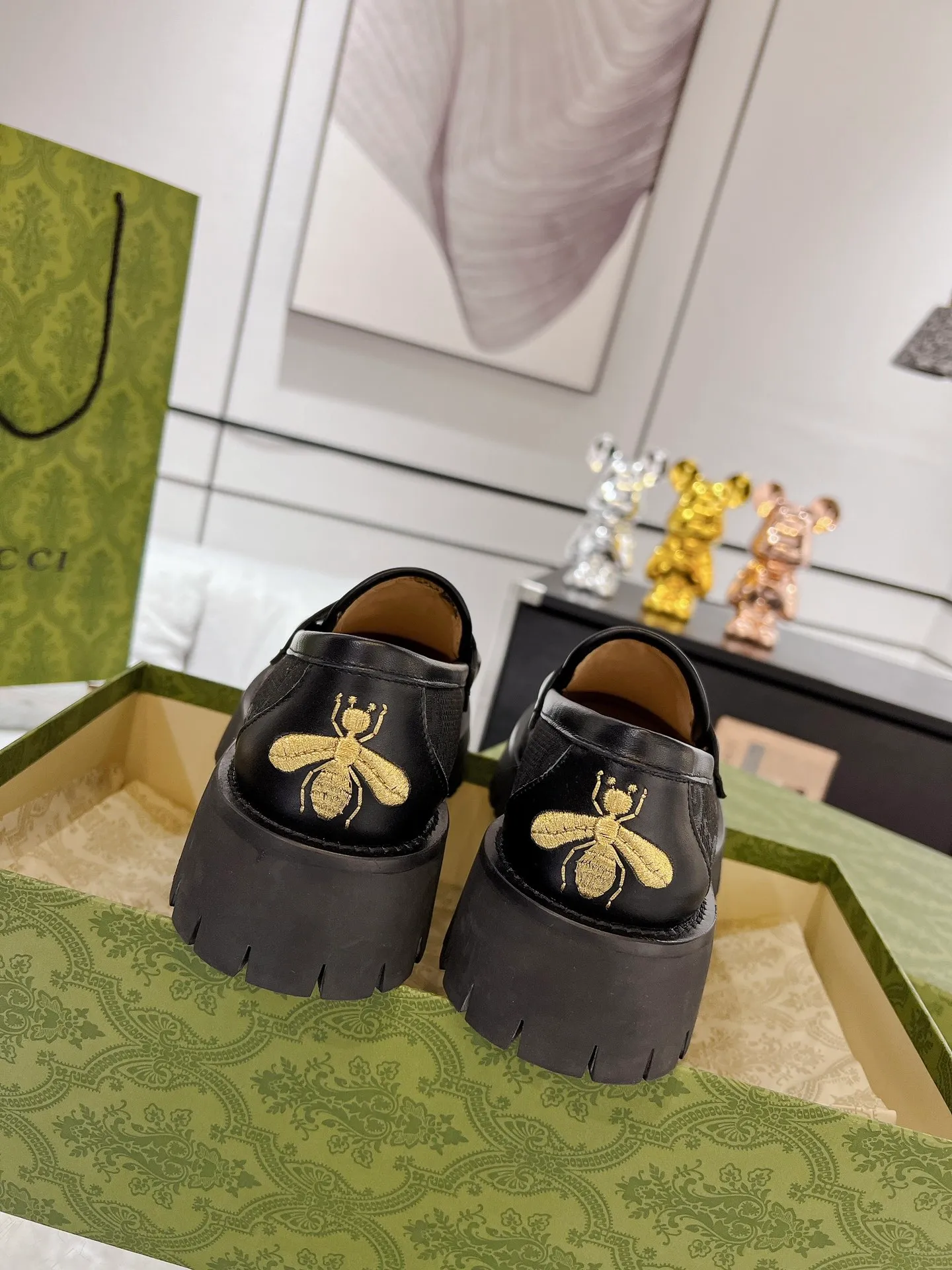 👟👟Ex-factory price 560👟👟 Male +10 Gucci Gucci 2023 early spring new product! The original version is developed into a higher version. Both men and women have open edge beads to ensure consistent quality. Size: 35-41# for women and 39-45# for men.